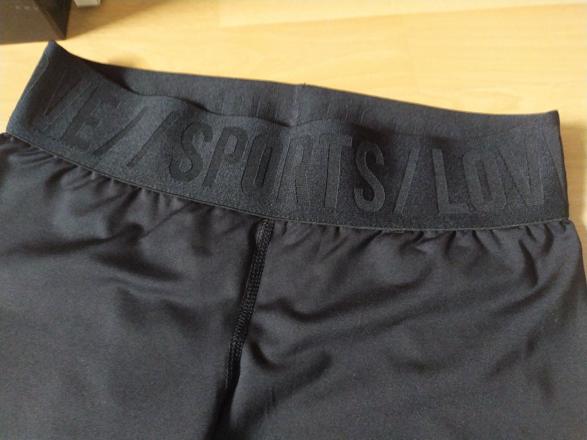 Sportowe legginsy w pasy