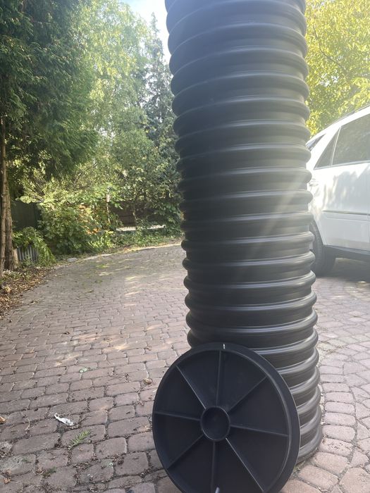 Studzienka na wodę z deklem z tworzywa