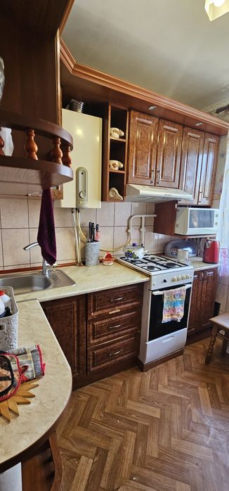 Чудова трьохкімнатна квартира по  Ю.Вороного