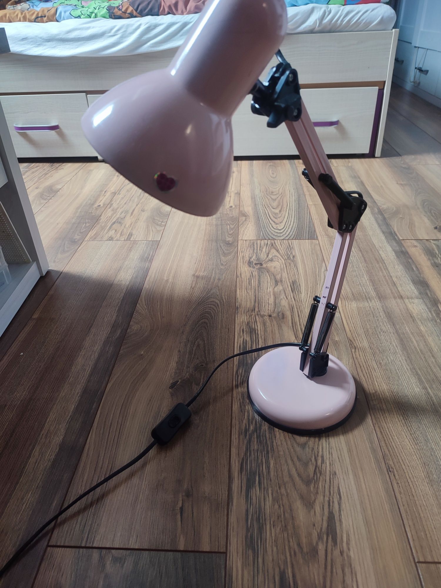 Lampka do nauki różowa