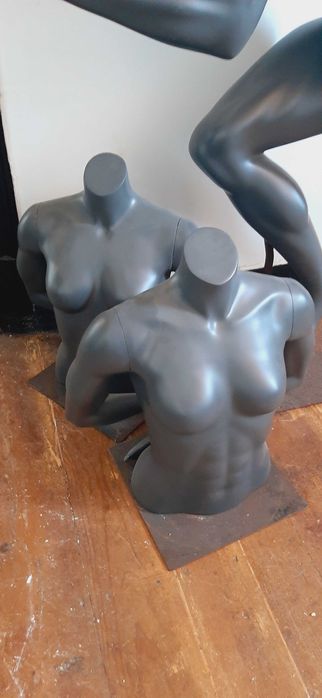 Manequins e bustos em massa