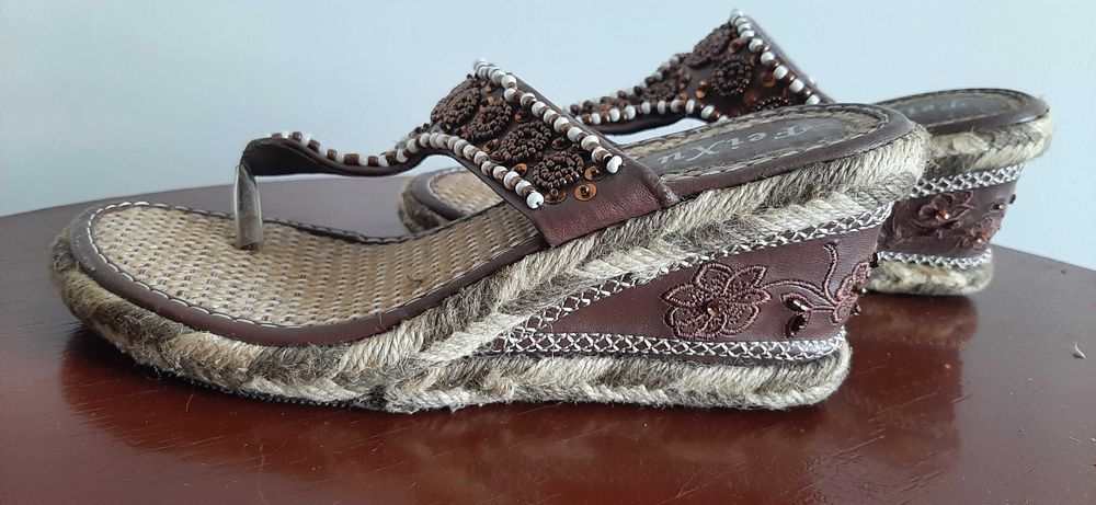 Japonki na koturnie 38 z koralikami na lato