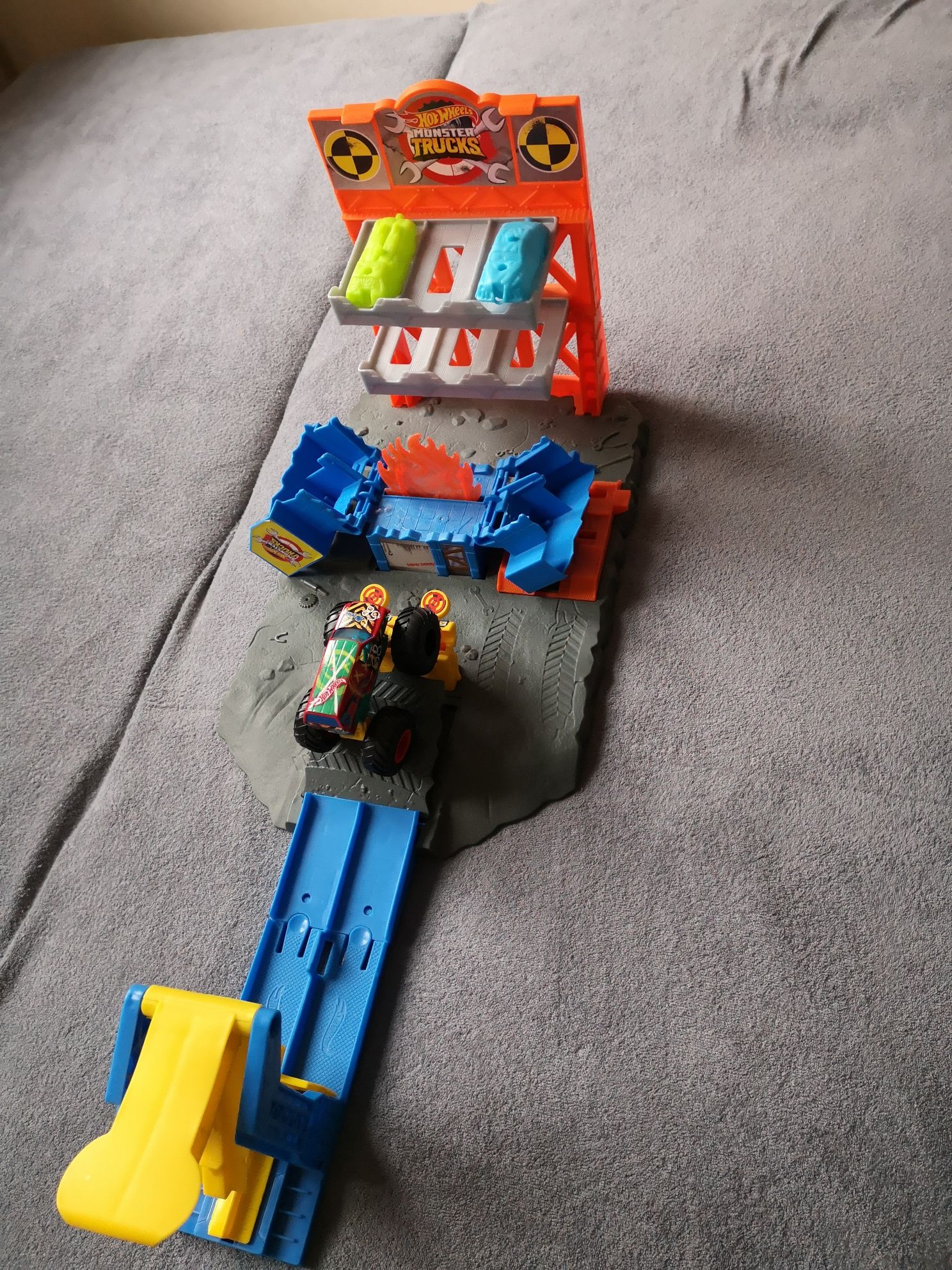 Hot Wheels Monster Track  tor