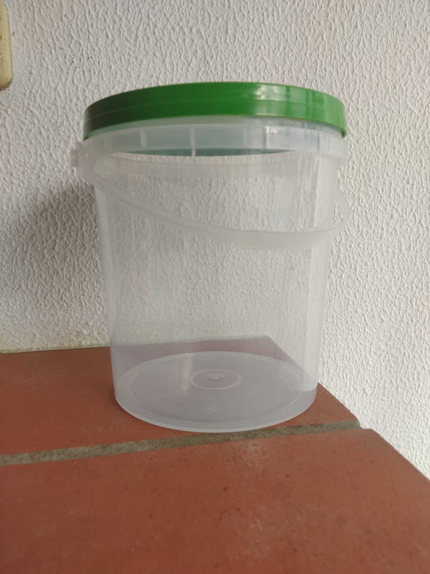 Baldes Plástico com tampa excelentes para caracóis e para azeitonas