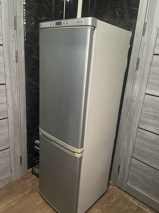Продам холодильний samsung