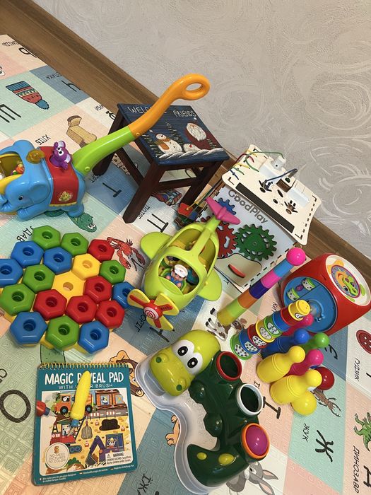 Набір дитячих іграшок в гарному та ідеальному стані