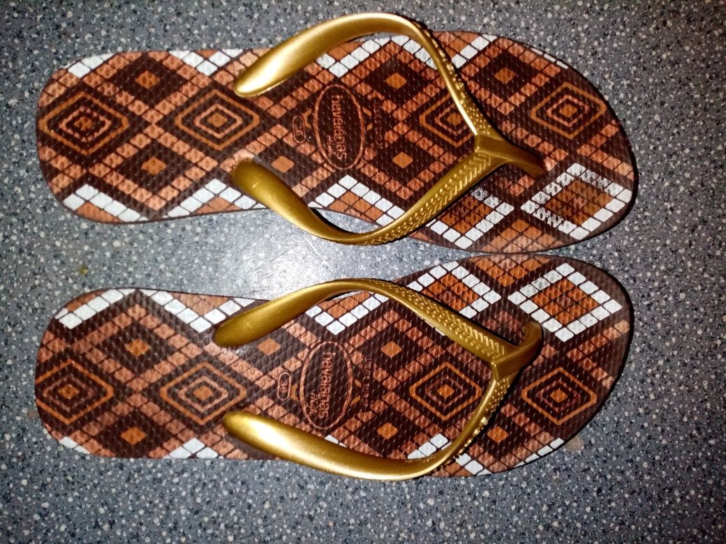 Havaianas compensadas tamanho 35-36