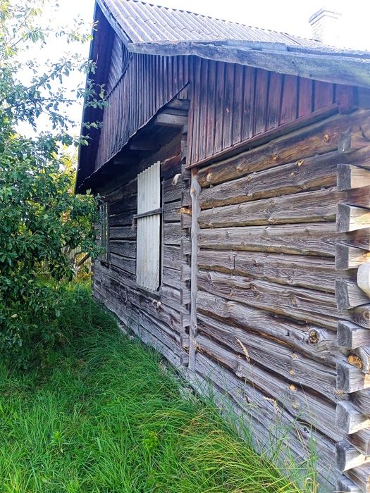 Дерев'яний будинок під розборку