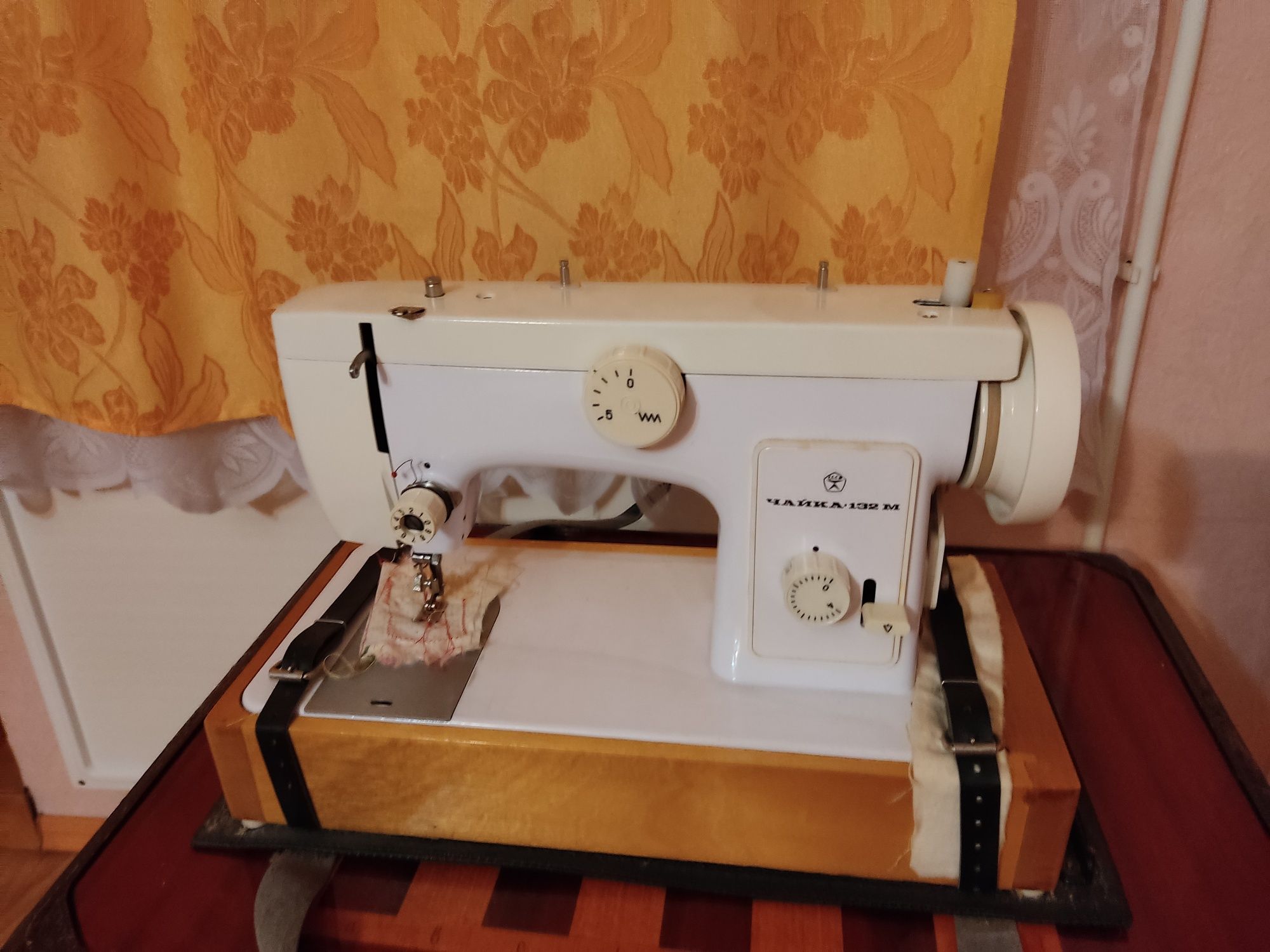 Швейная машинка Чайка-132М