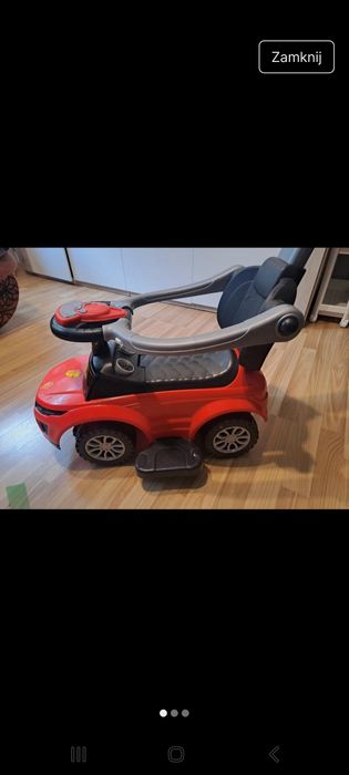 Samochód czerwony pchacz