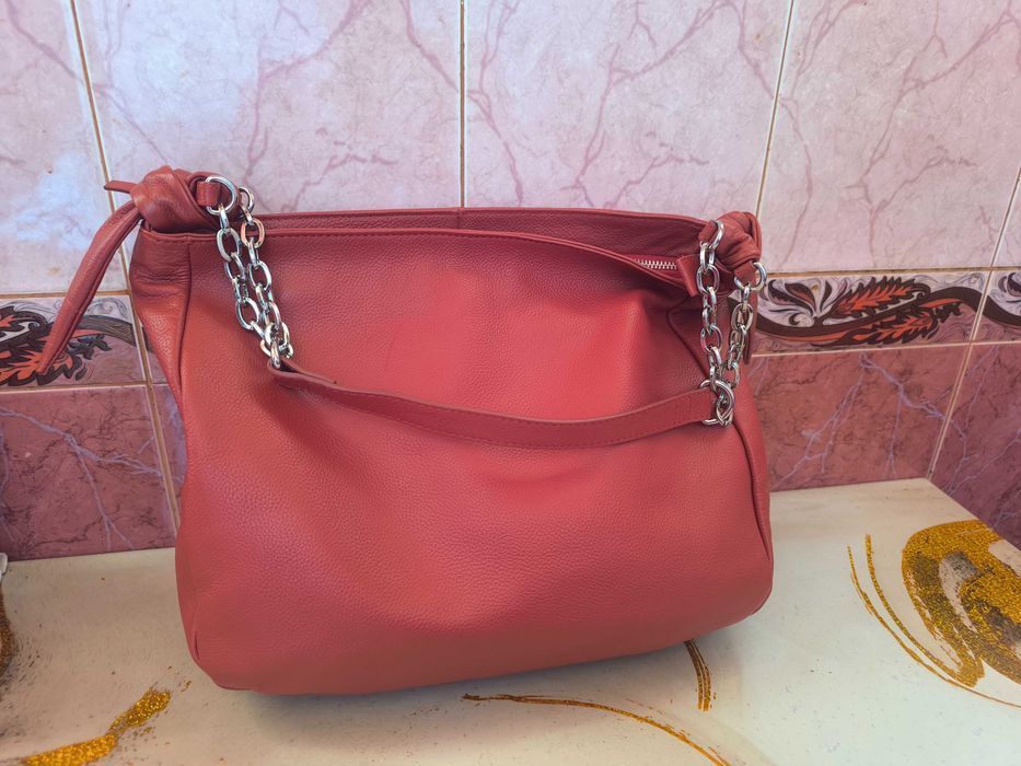 Кожана червона сумочка !
