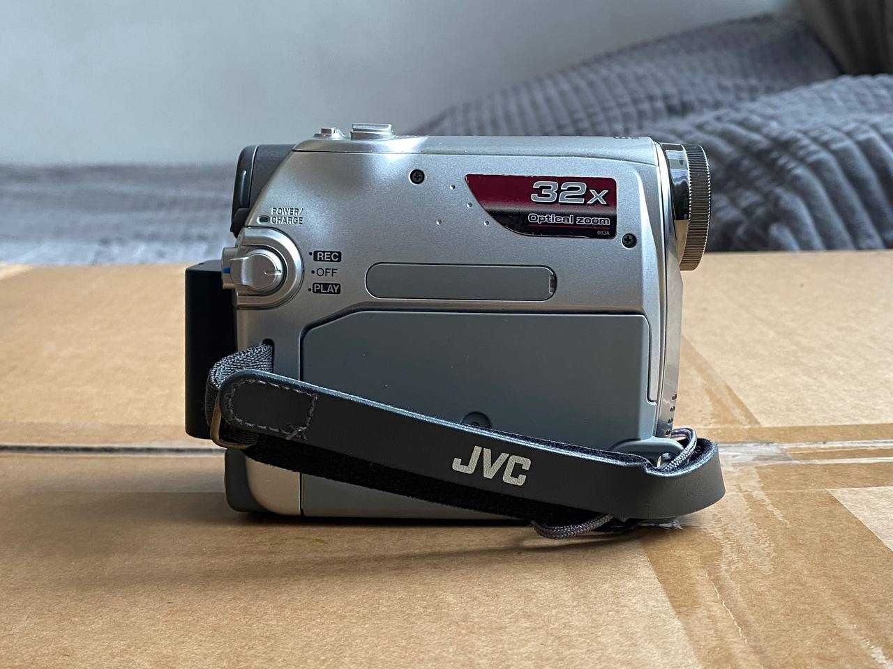 Kamera VHS JVC GR-D360E+baterie+Gratis*