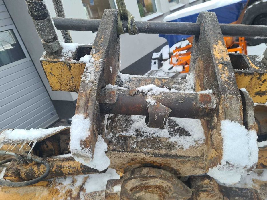Łyżki  do koparki Hitachi oryginalne.