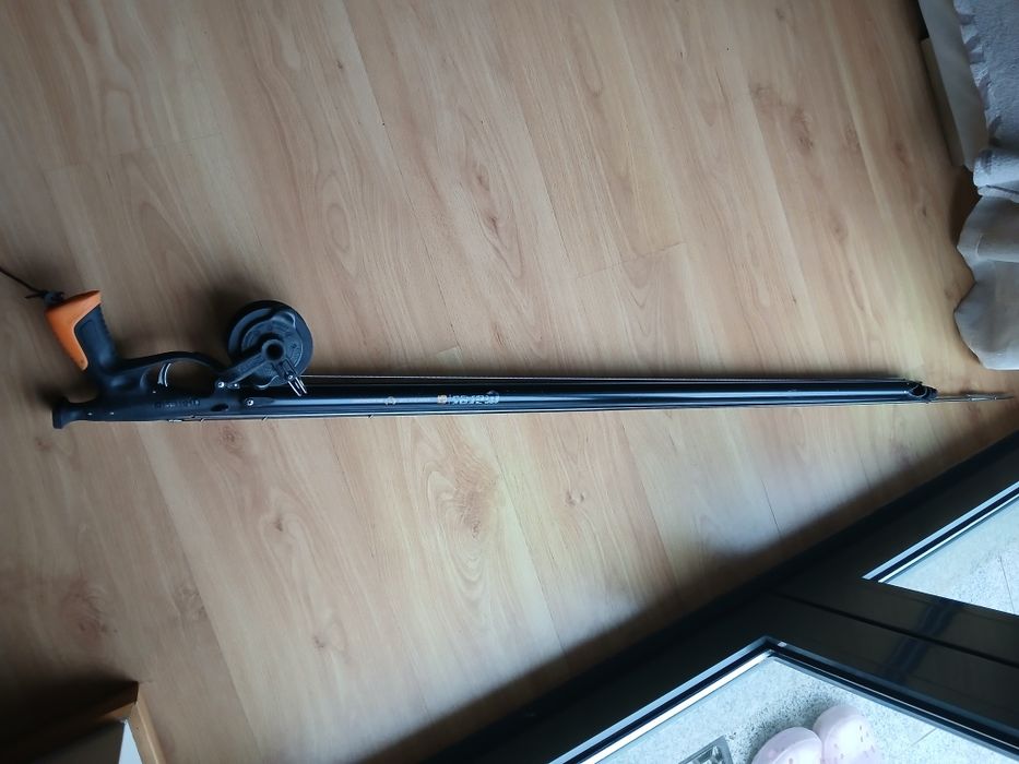 Arma de caça submarina 100
