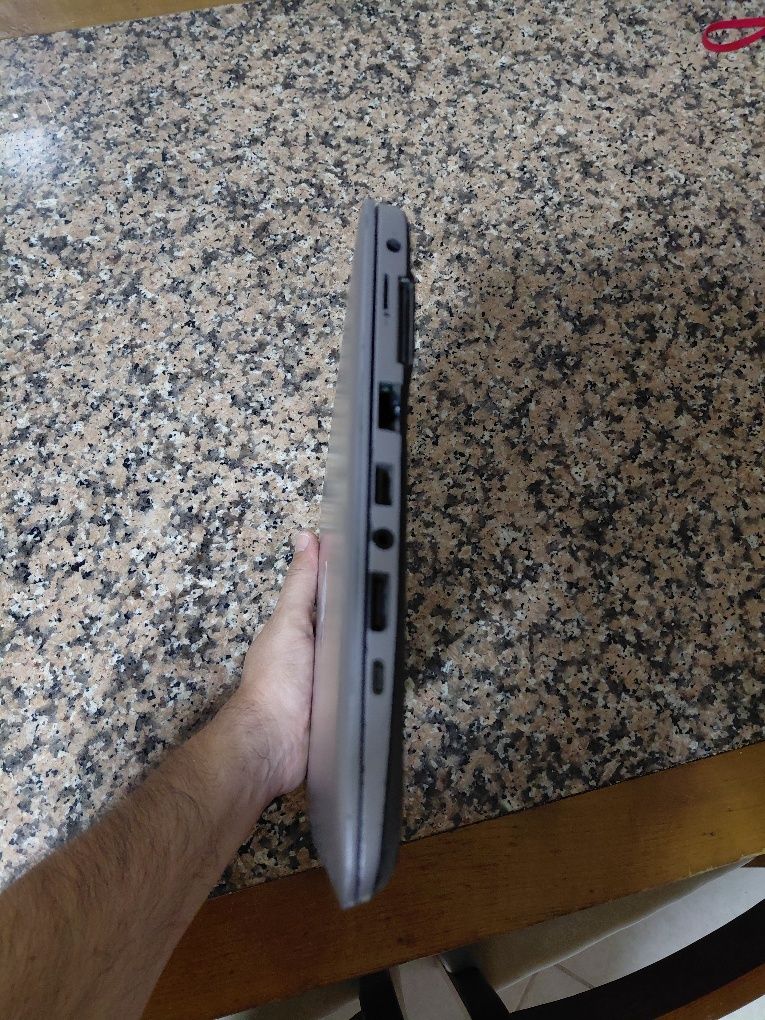 Portátil HP elitebook modelo 820 G3
Intel Core i5-6300u 2.4ghz
16gb de