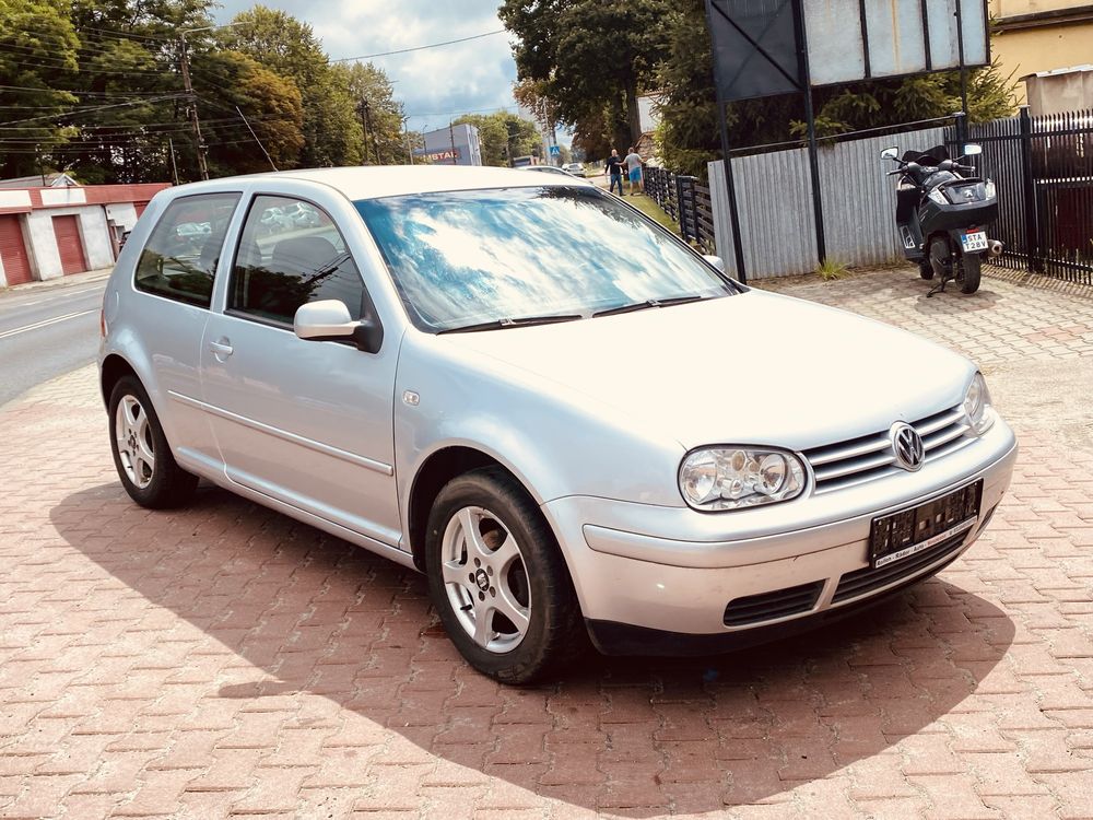 Sprzdam vw golf 4 rok 2003 poj 1.4 16 v zadbany
