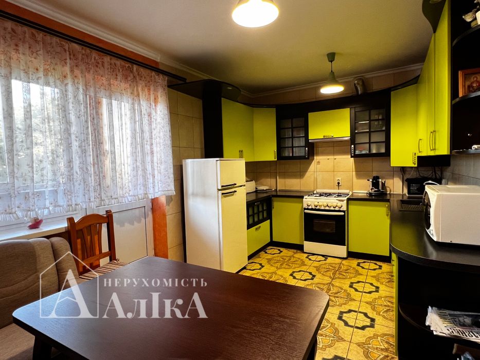 Продам великий будинок в чудовому затишному місці!