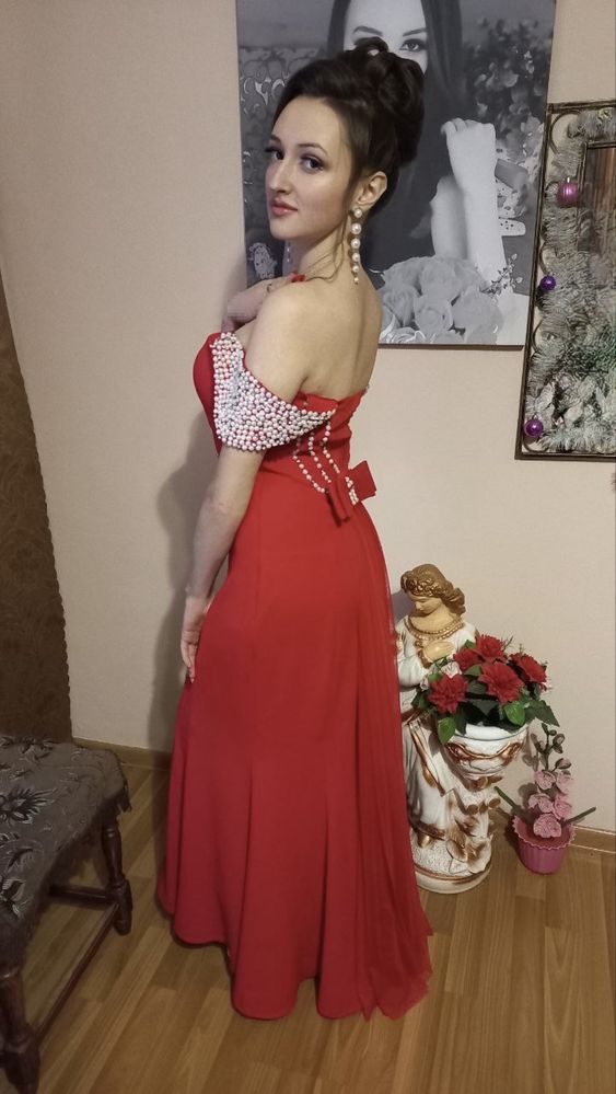 Вишукана вечірня сукня