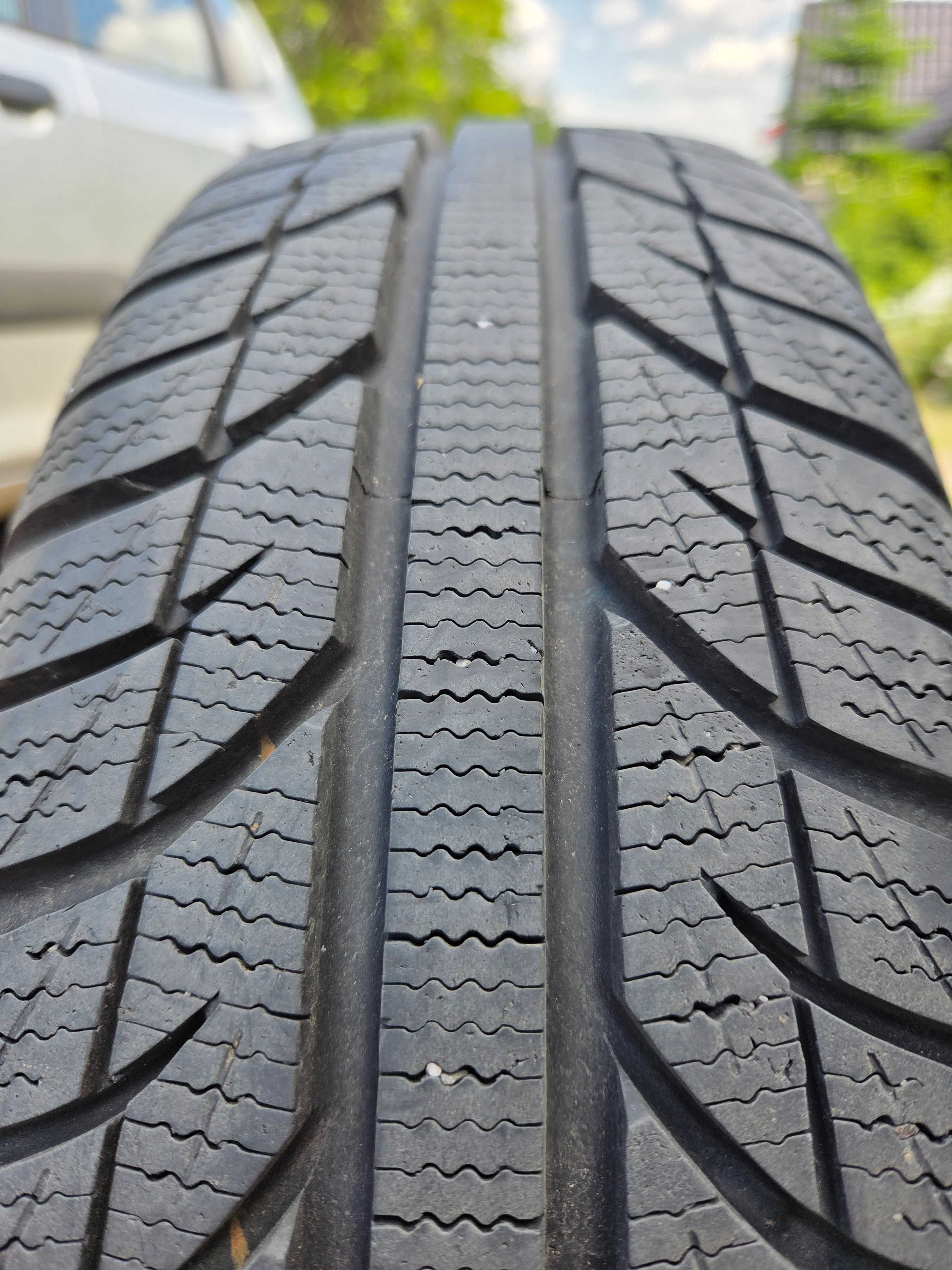Koła z felgą stalową 15''  4x100, opony 175/65 R15 Toyo Snowprox s943