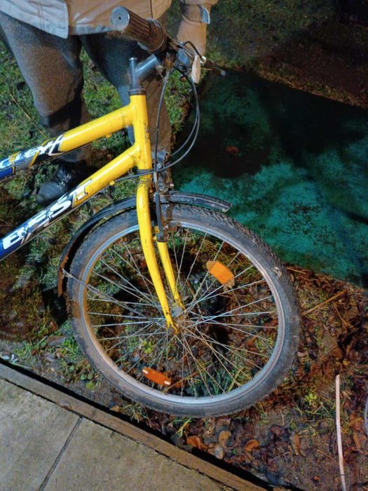 Велосипед дамка  із багажником.