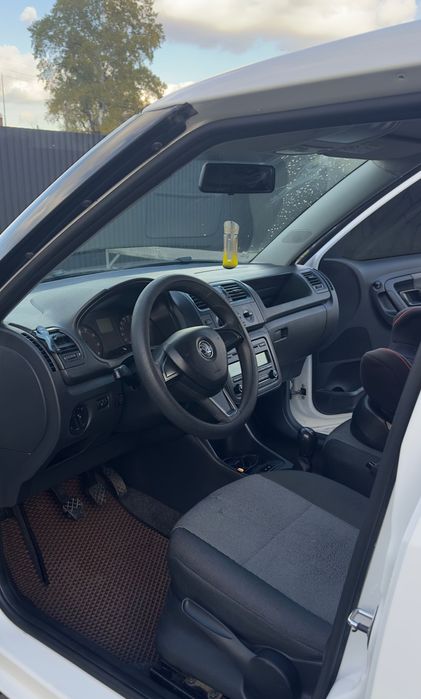 Машина шкода фабія 2014 рік