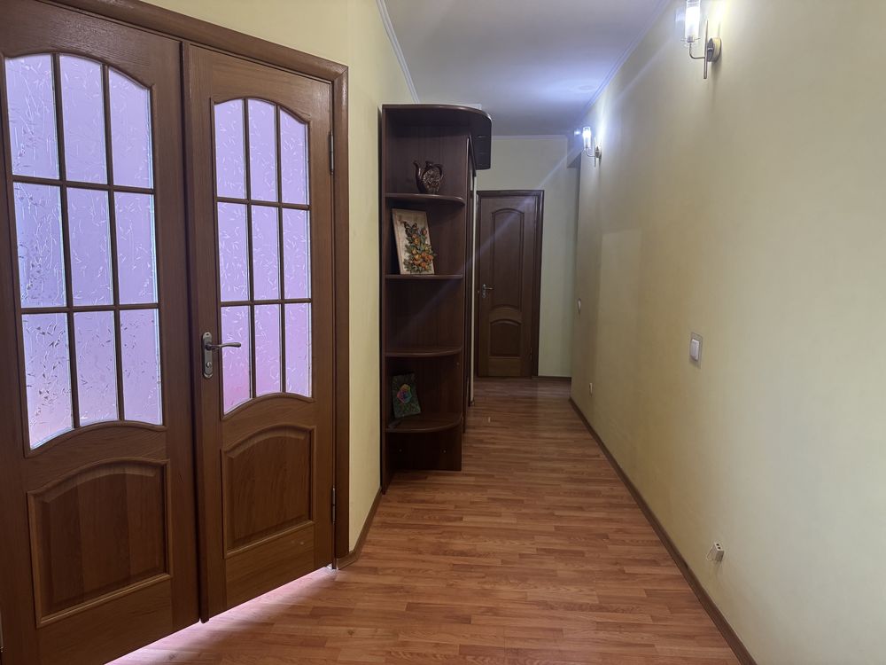 Оренда 3- кімнатної квартири на Поділлі по вул. Ющенка