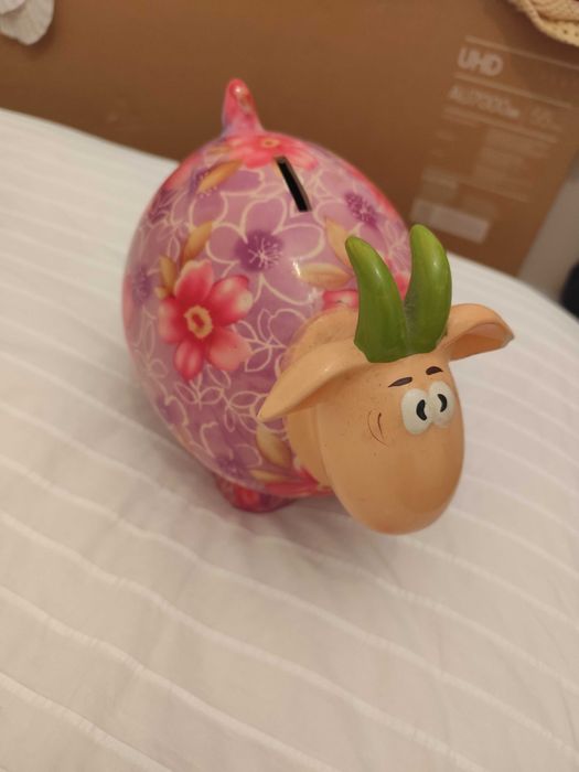 Mealheiro gato preto