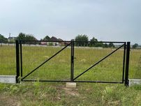 Brama dwuskrzydłowa wypełniona panelem