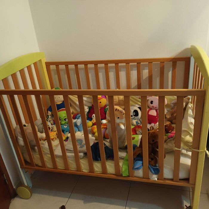 Berço,  cama de grades