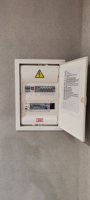 Надійний Електрик