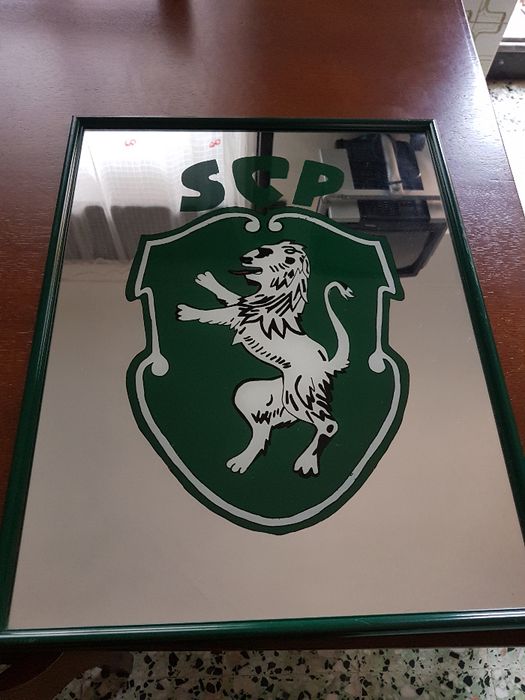 Emblema do Sporting pintado em espelho