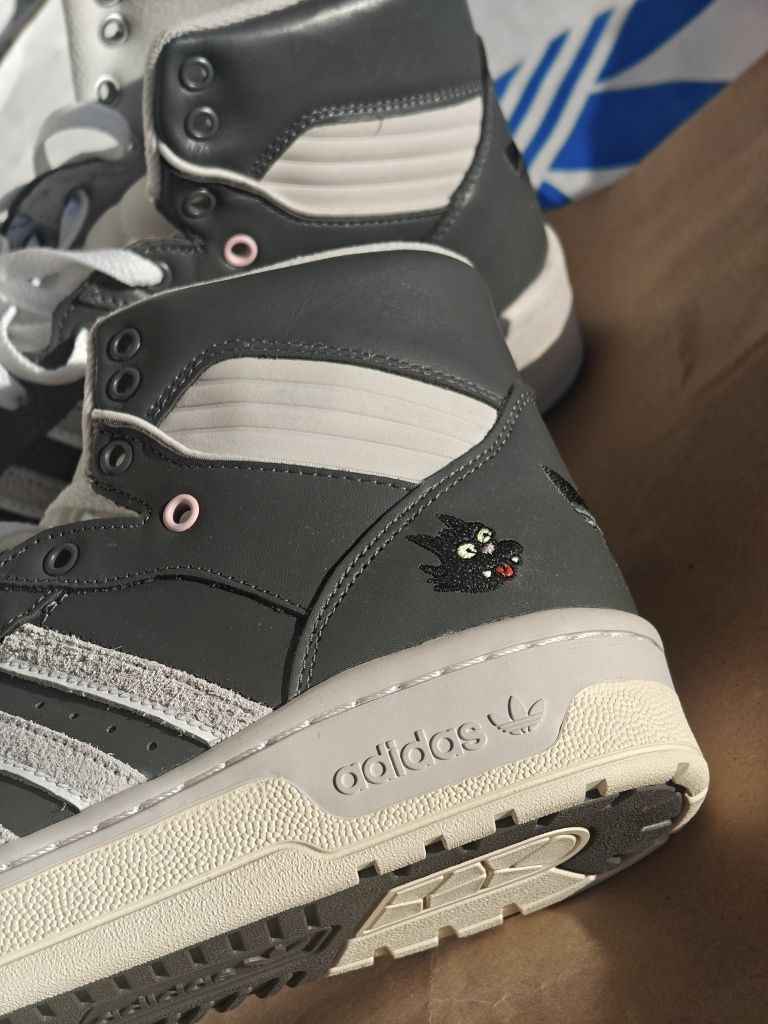 Nowe buty Adidas Rivalry the Simpsons scrachy forum high air force mid