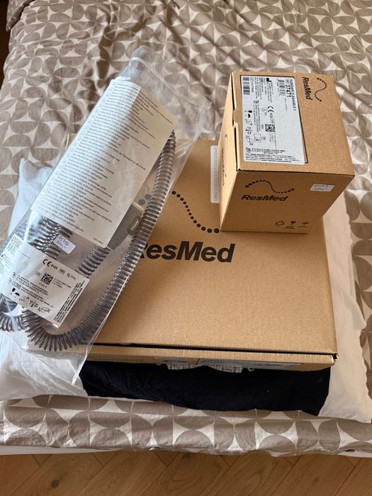ResMed Airsense 10 autoset z nawilżaczem i rurą podgrzewaną