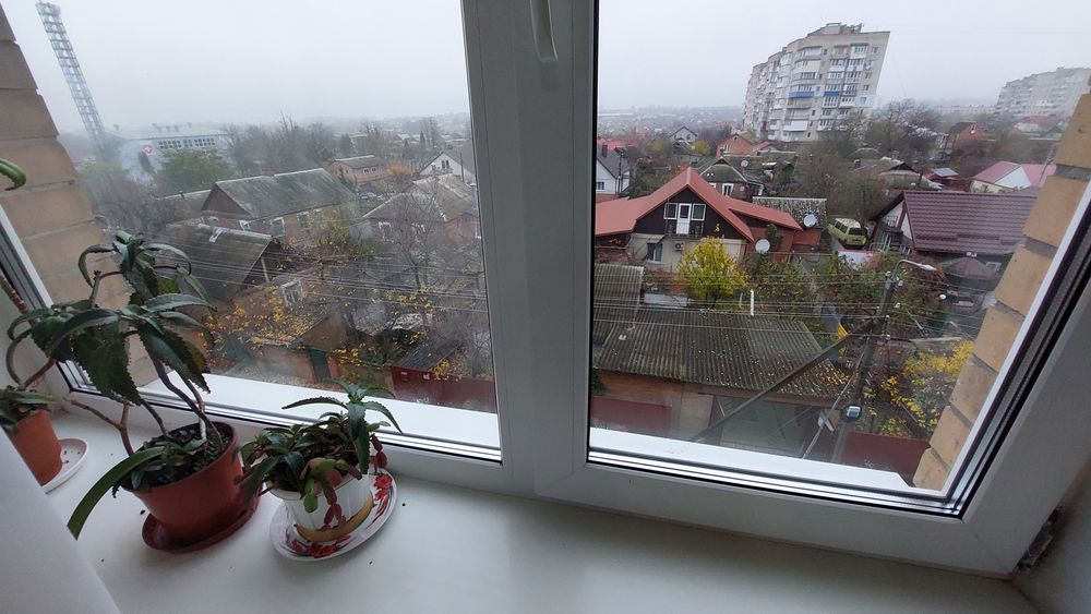 Продається кімната з ремонтом в гуртожитку  по вул. Д. Білоконя.