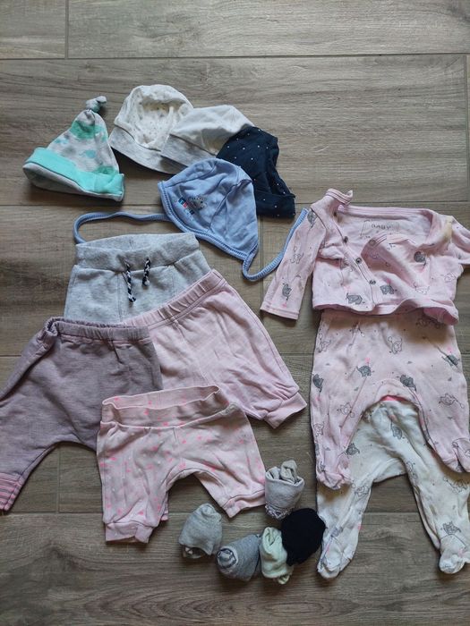 Paka ubrań dla niemowląt r. 56 body spodnie śpiochy czapki skarpetki