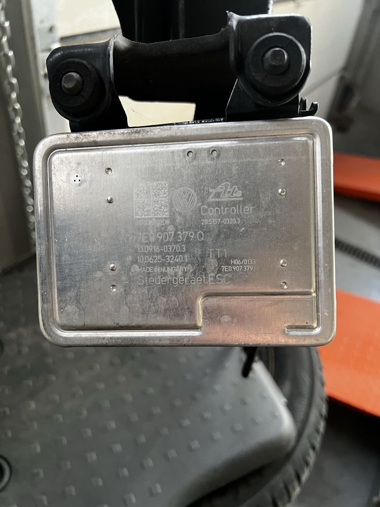 Блок абс 7E0907379Q Caddy T5 помпа абс ABS Кадди Т5 7E5614517B