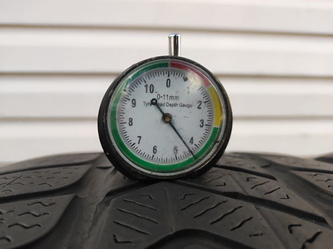 245.40.18 Dwie opony zimowe Pirelli Sottozero 3