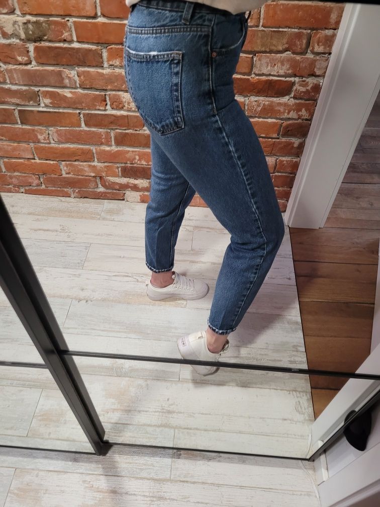 Jeansy mom fit Bershka