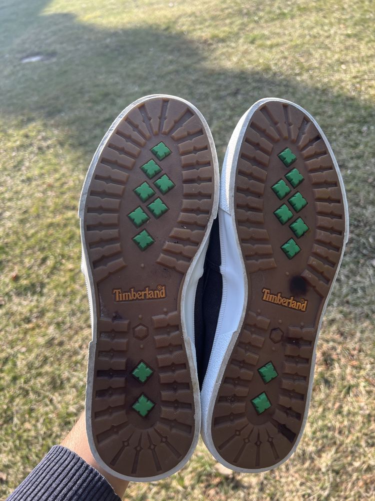 Продаю стильні та зручні сліпони від бренду Timberland.