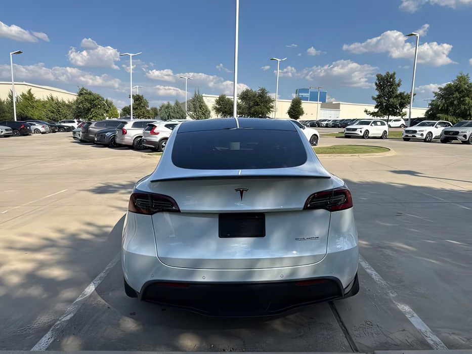 Tesla Model Y      2022