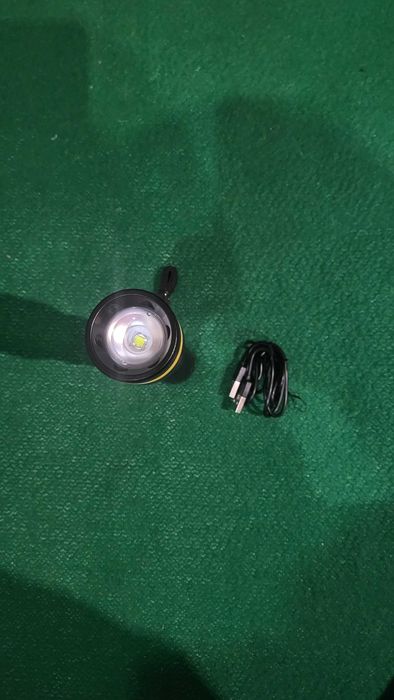 Latarka Cat Caterpillar z Powerbankiem Nowa