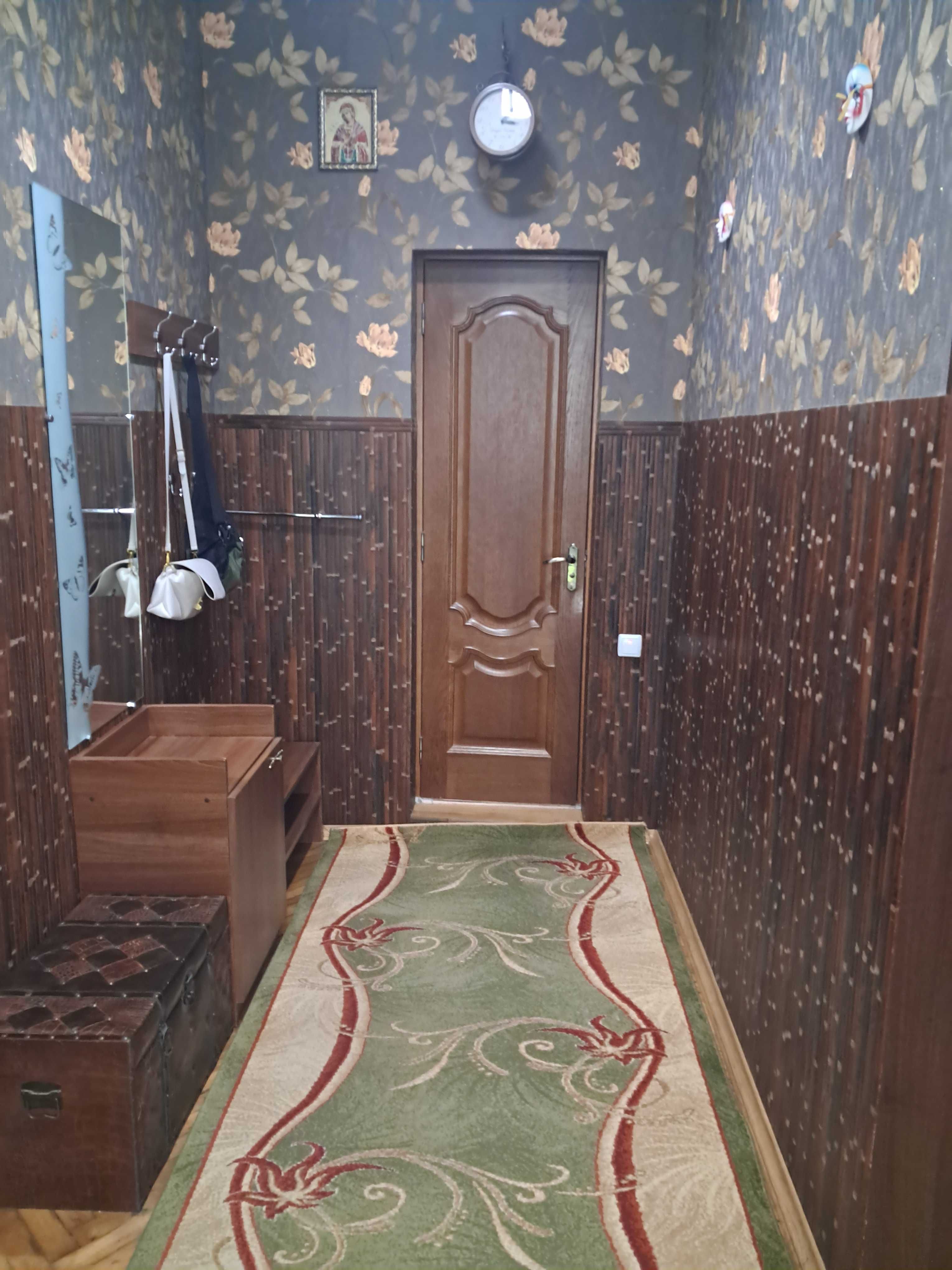 Затишна 2х кімнатна квартира в центрі міста. З кондиціонером.