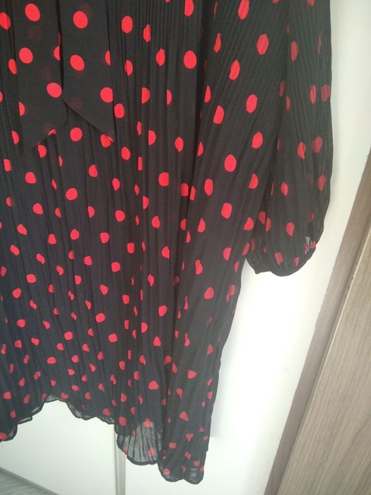 Luźna plisowana sukienka w grochy F&F rozm.44