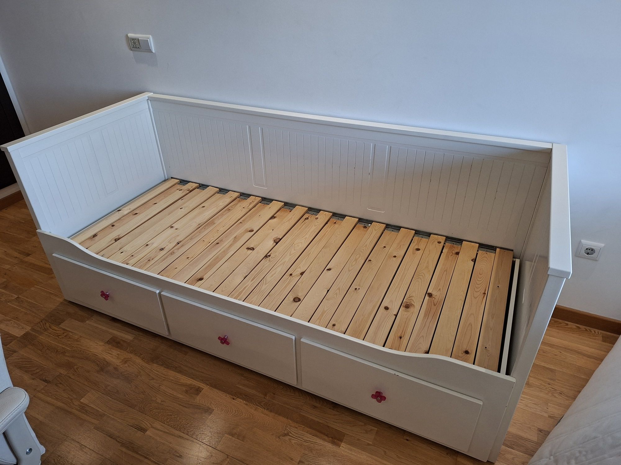 Cama HEMNES IKEA - extensível (tem 2 colchões ikea incluídos)