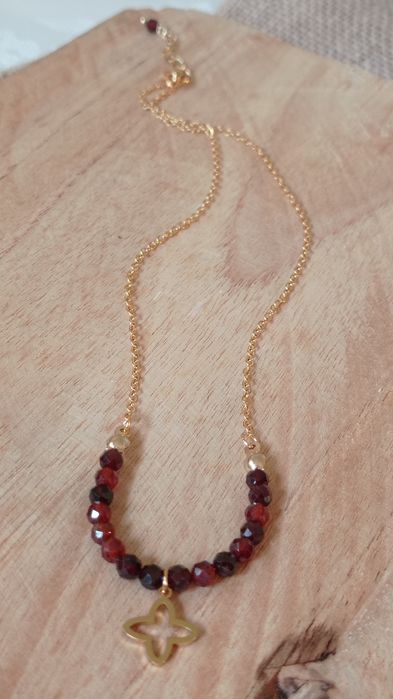 Naszyjnik, choker z kamienia z zawieszką koniczyną marokańską, prezent