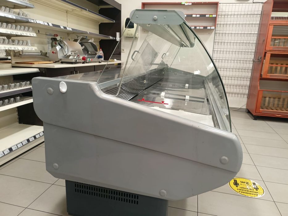 Lada | witryna chłodnicza przemysłowa