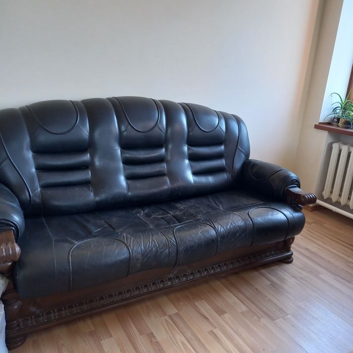 Продаю кожаный диван и кресла