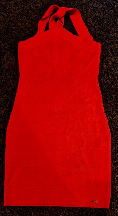 Sukienka czerwona koktajlowa obcisła mini Mohito M 38