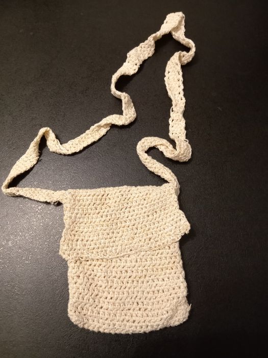 Torebka robiona ręcznie na szydełku.