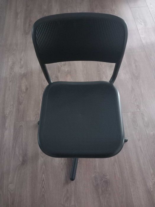 KIT IKEA Secretária MICKE + candeeiro TERTIAL + cadeira SMÄLLEN (IKEA)